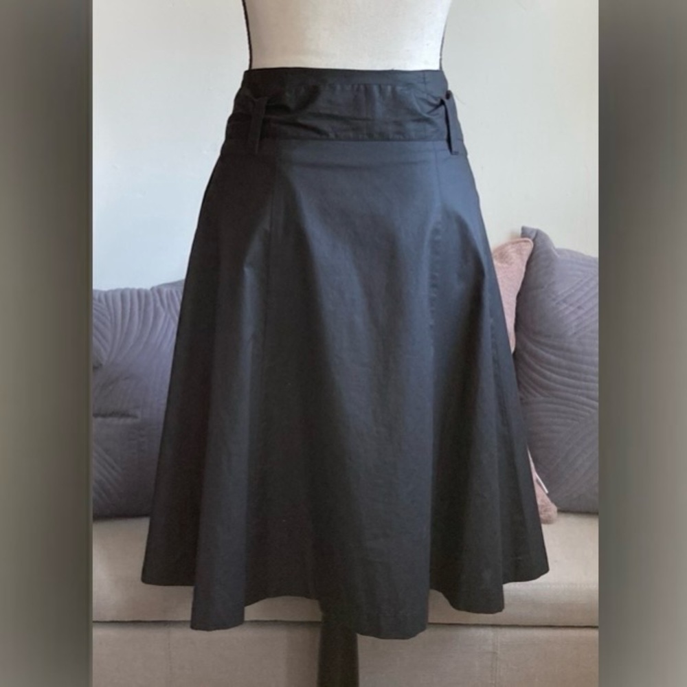 EUC H&M High Waisted dirndl skirt. Double Breasted w/self belt, Black.
Size 4 - Picture 8 of 16